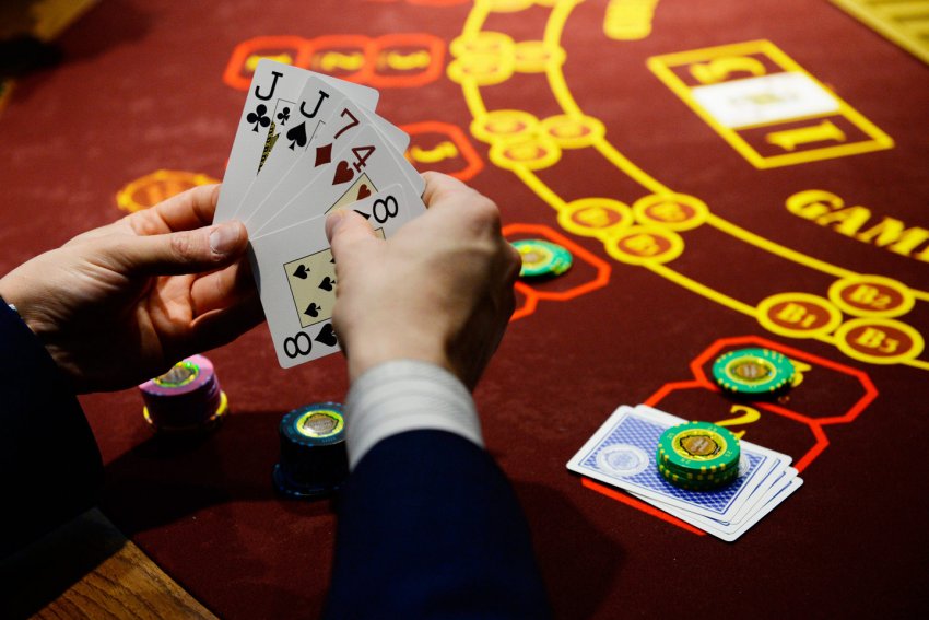 Вдова Иосифа Кобзона Нелли собирается судиться с мошенником