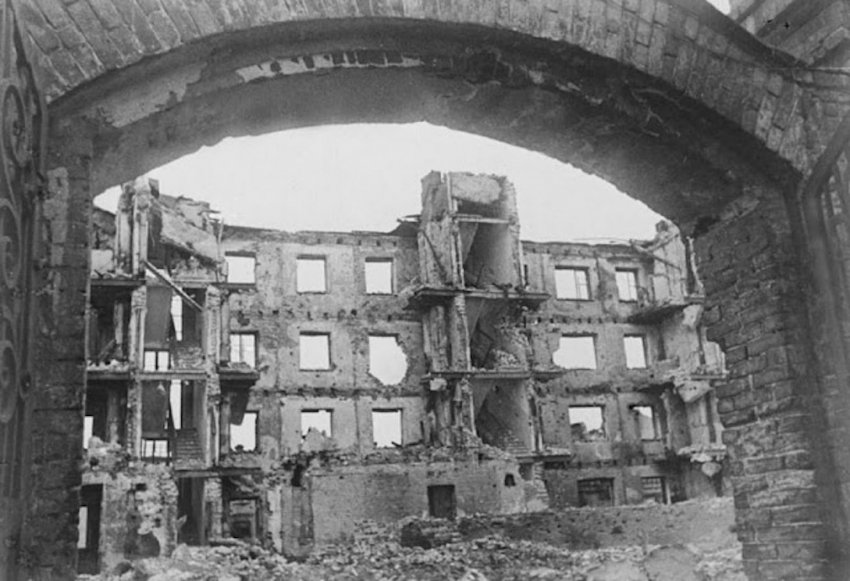 Засыпанные дома, как доказательства всемирного потопа в 19 веке