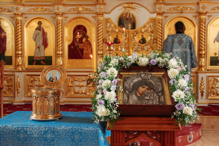 Осенняя Казанская 4 ноября 2019: в чем помогает молитва иконе