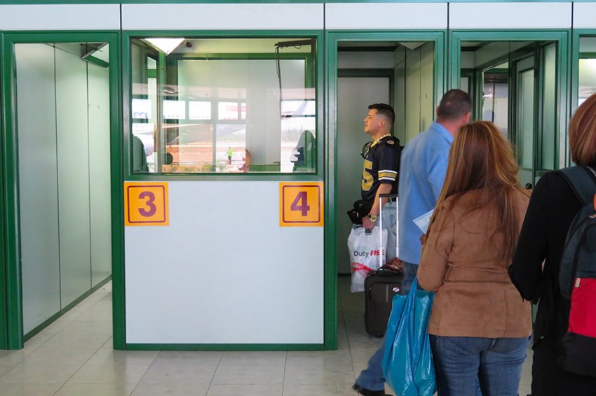 За что могут не выпустить за границу в аэропорту: отправляясь в путешествие следует узнать о погашенной задолженности