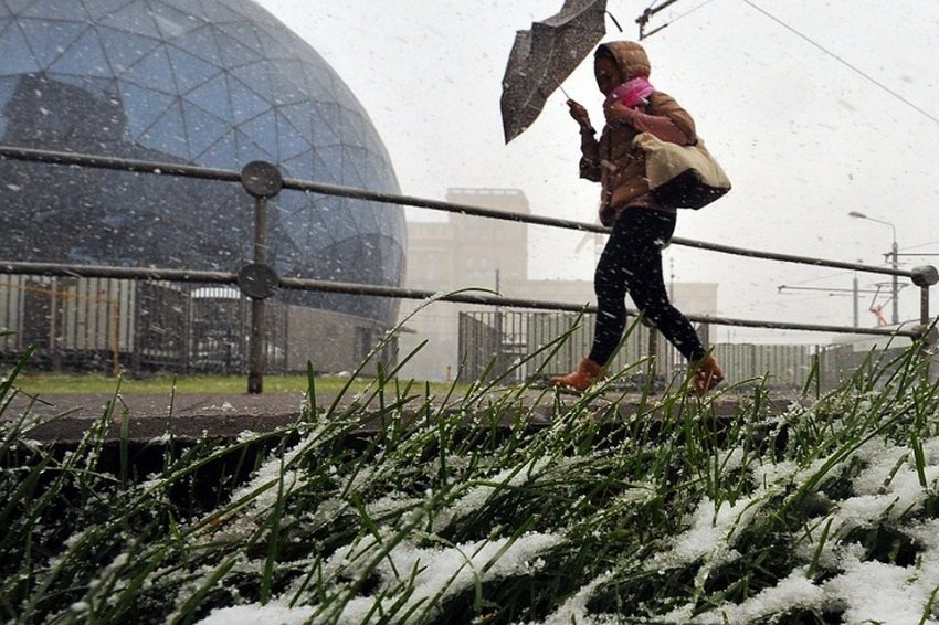 Циклон, обрушившийся 5 ноября 2019 года на Вологодскую область, надвигается на Урал