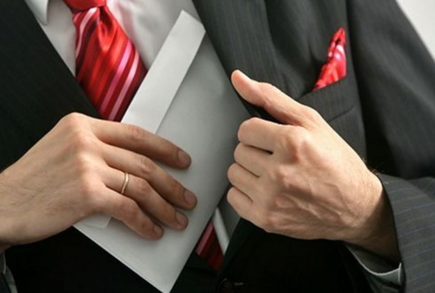 Почему не боятся брать взятки: психологи выделили основные причины коррупции