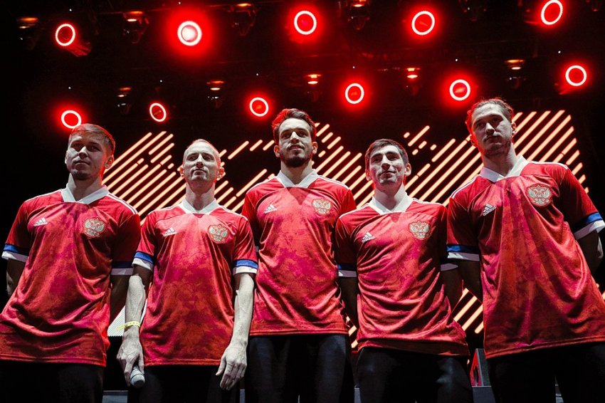 Новая форма сборной России по футболу на Евро-2020 была подвергнута бурному обсуждению среди футболистов и их фанатов