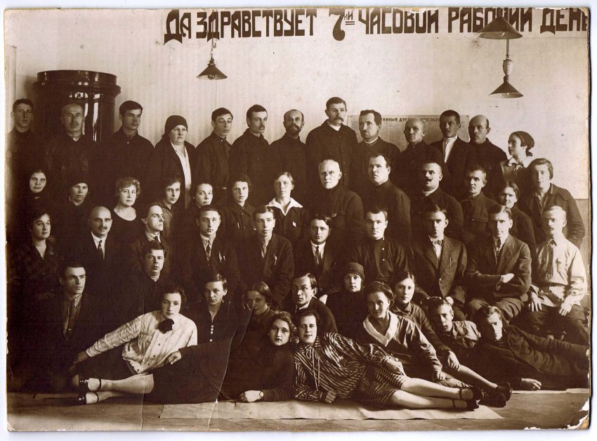 Медведев планирует отменить 20 тыс. законов СССР, потому что они мешают развитию экономики