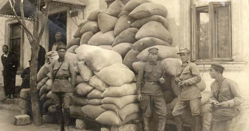 Сталинская коллективизация практически уничтожила русское крестьянство и привела к упадку сельского хозяйства в СССР