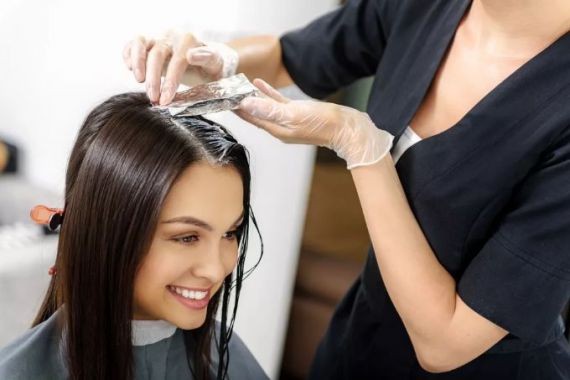 Ученые: Краска для волос повышает риск развития рака молочных желез