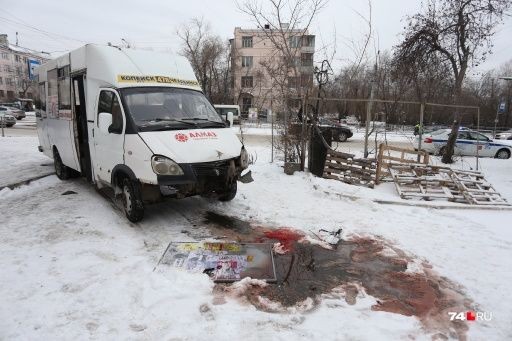 В Челябинске микроавтобус вылетел с проезжей части и сбил пешехода