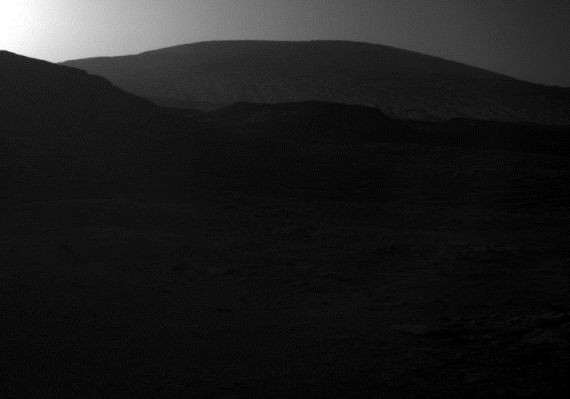 NASA показало фото завораживающего рассвета на Марсе