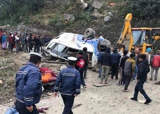 В Непале в пропасть упал автобус с паломниками