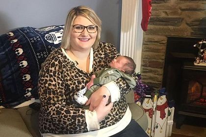 Американка узнала о беременности на девятом месяце и получила к Рождеству сына