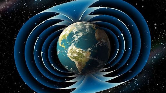 Северный магнитный полюс Земли пересек нулевой меридиан и движется к России