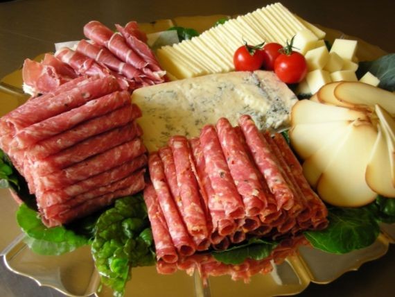 Звездный диетолог назвала запрещенные к употреблению перед сном продукты