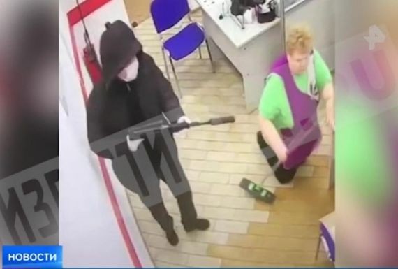 В Петербурге вооруженные люди в медицинских масках ограбили банк