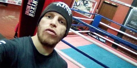 Боец ММА, не пропустив ни одного удара, проиграл за 9 секунд