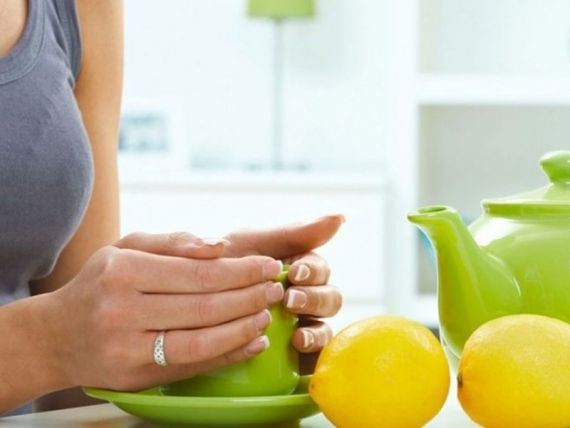 Медики рассказали, чем может навредить организму чай с лимоном