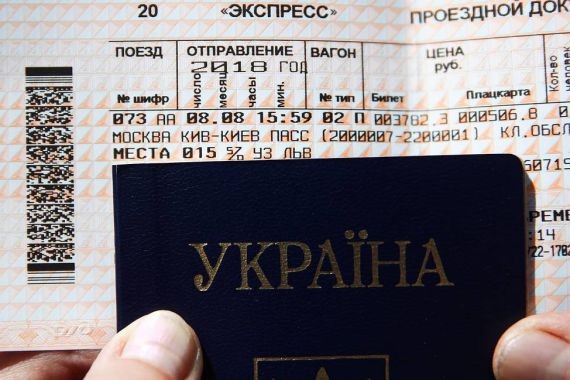 В Киеве заявили, что отмена выезда в РФ по внутренним паспортам предотвратит бегство украинцев