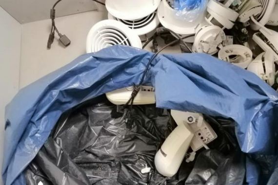 Следил за женщинами в раздевалке. В Киеве назвали Порошенко «ущербным существом»