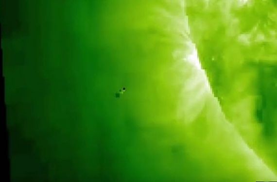 Ученый с помощью камеры Canon 700D обнаружил возле Солнца 11 НЛО