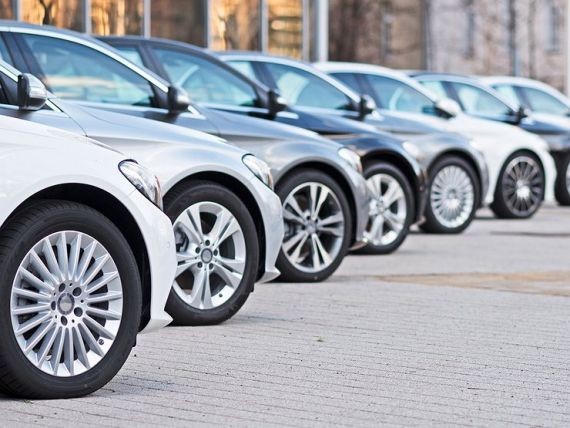 Названы автомобили, которые почти не теряют в цене на вторичном рынке