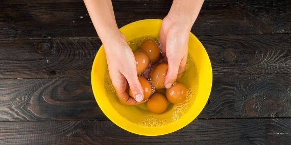 Врачи рассказали, почему куриные яйца нужно обязательно мыть