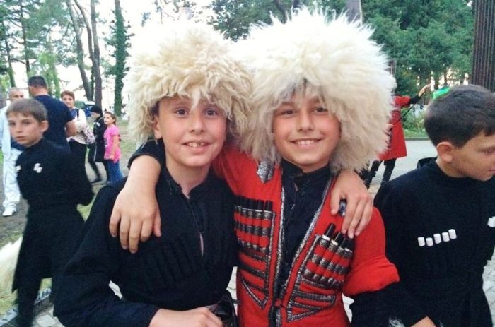 Зачем русские казаки носили продолговатые мохнатые шапки?