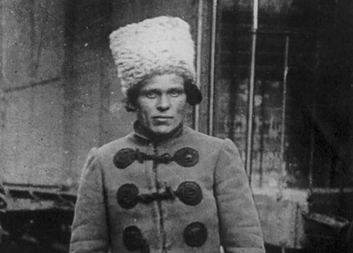 Зачем русские казаки носили продолговатые мохнатые шапки?