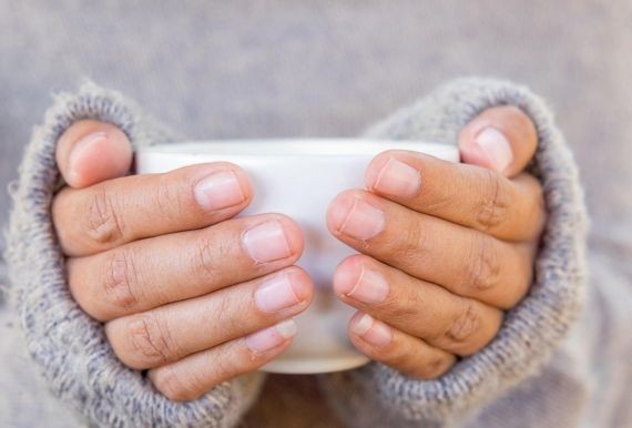 Врач рассказала, о чем предупреждают постоянно холодные руки и ноги