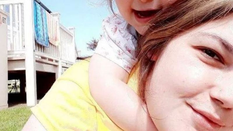 Жительница Великобритании запечатлела призрак маленькой девочки