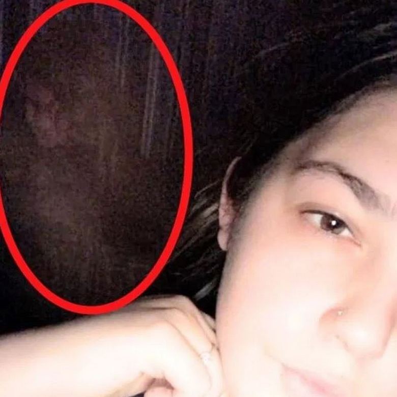 Жительница Великобритании запечатлела призрак маленькой девочки