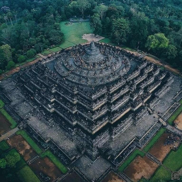 Затерянный храмовый комплекс Боробудур