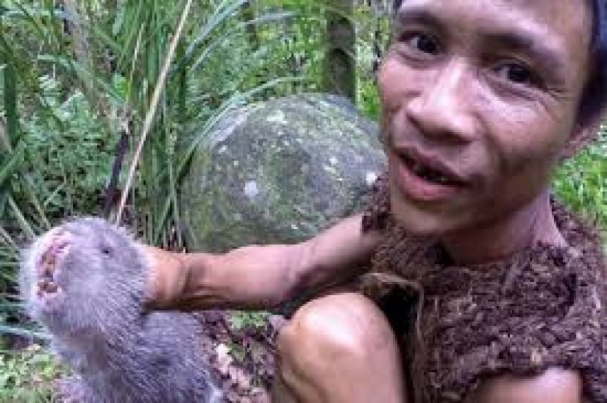 Семья-маугли 41 год жили в джунглях без контакта с миром