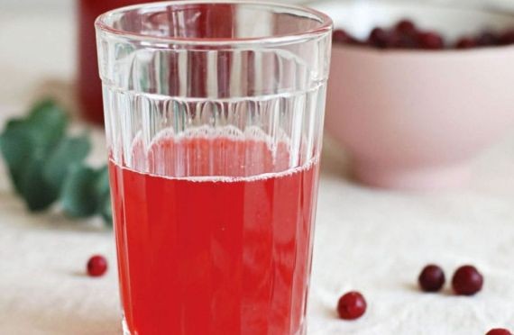Врач-диетолог рассказал, кому клюквенный морс пить нельзя