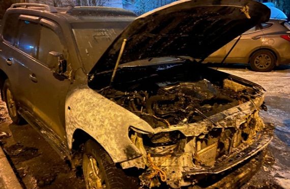 На Алтае мужчина из мести сжег внедорожник соседа