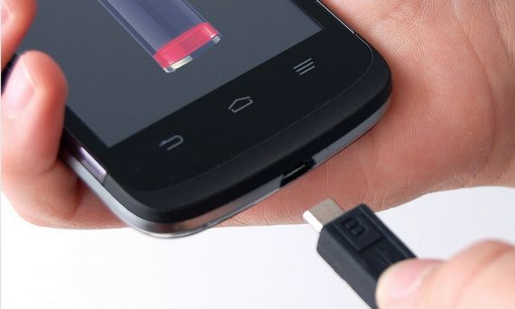 Эксперты предостерегли об опасности зарядки смартфонов в общественных местах