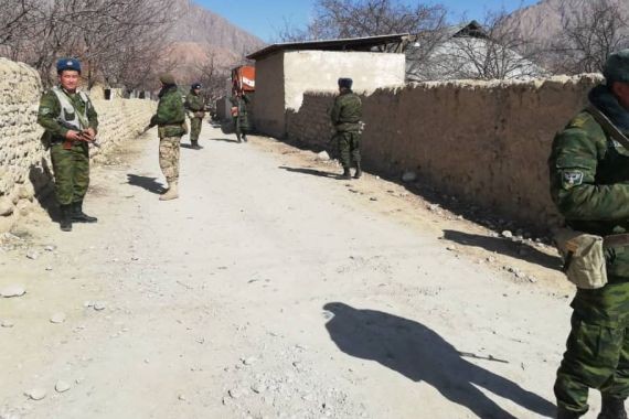 Жителей киргизского села эвакуировали после очередной перестрелки с таджиками