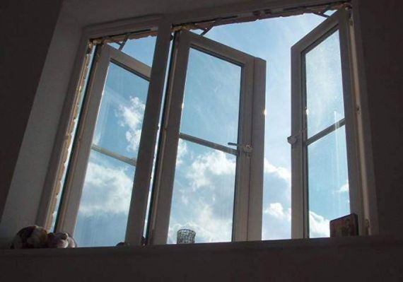 В Якутии мужчина сбросил свою супругу с балкона