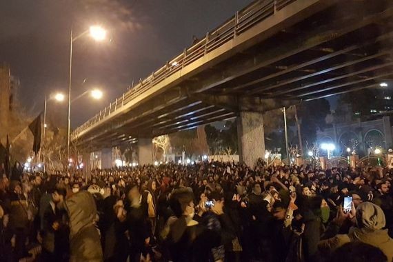 Британский посол «ненадолго арестован» в Иране за причастность к беспорядкам