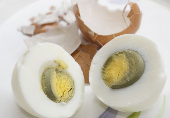 Популярный способ приготовления яиц признали опасным для мужской потенции