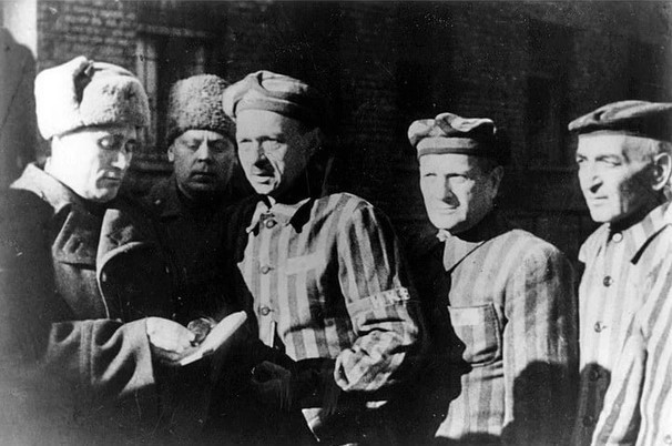 Последний живой освободитель Освенцима: как поляки разлюбили спасших их красноармейцев