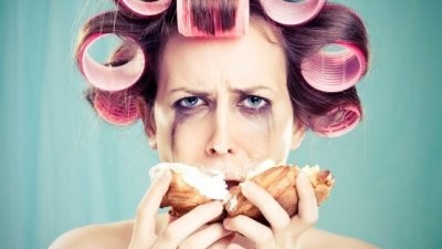 Медики назвали продукты, которые помогут справиться с предменструальным синдромом