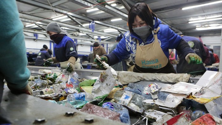 Раздельный сбор мусора не прижился и разделил мнение граждан России