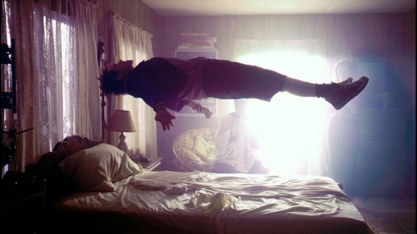 Управление сонным параличем и переоценка его враждебности