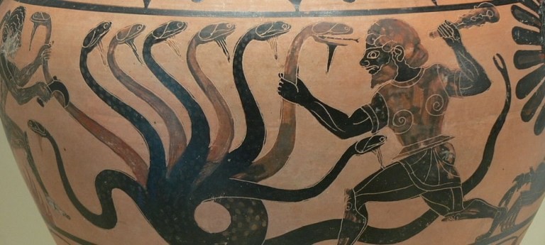 Культ семиглавого божества, которому поклонялись в древнем мире