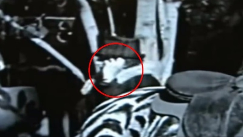 Загадка женщины, которая в фильме Чарли Чаплина «Цирк» 1928 года разговаривала по телефону