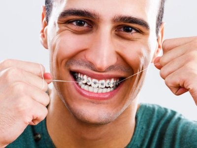 Зарубежные медики назвали продукты, которые нельзя есть тем, кто носит брекеты