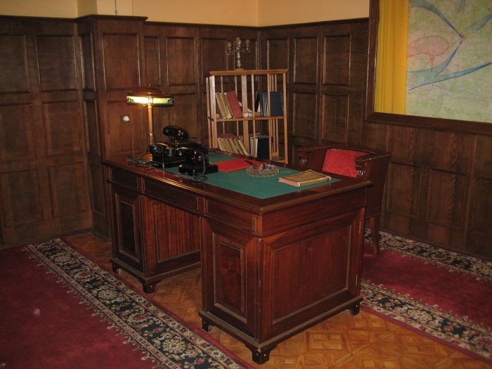 Сталинский бункер с 17-километровым тоннелем и штабквартирой