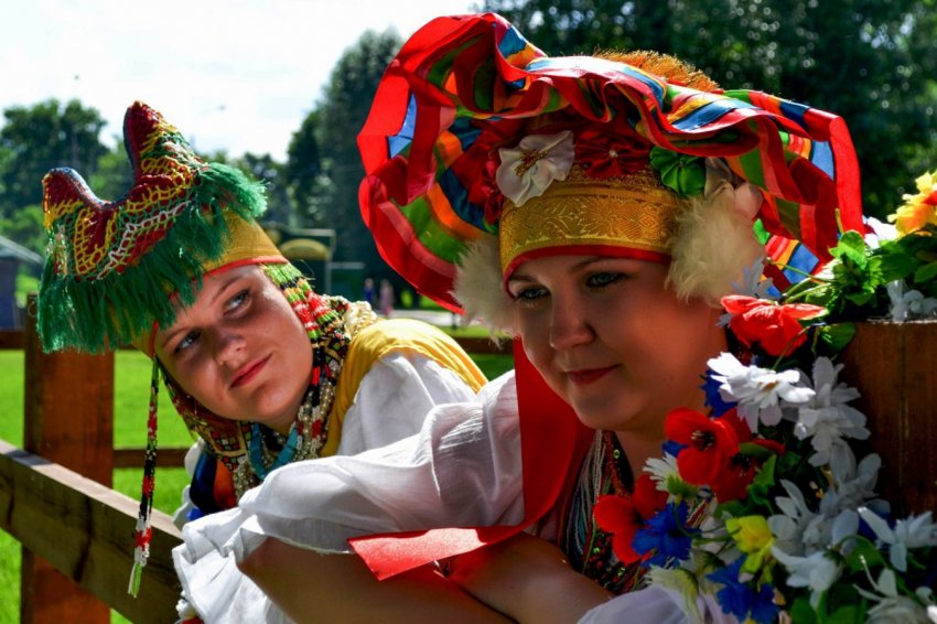 Путеводитель по русским народным костюмам