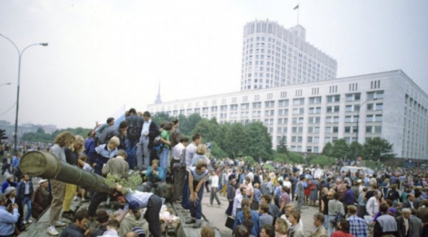 Люди на руинах революции 1991 года