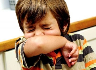 Педиатр рассказала, что делать родителям, если у ребенка нервный кашель