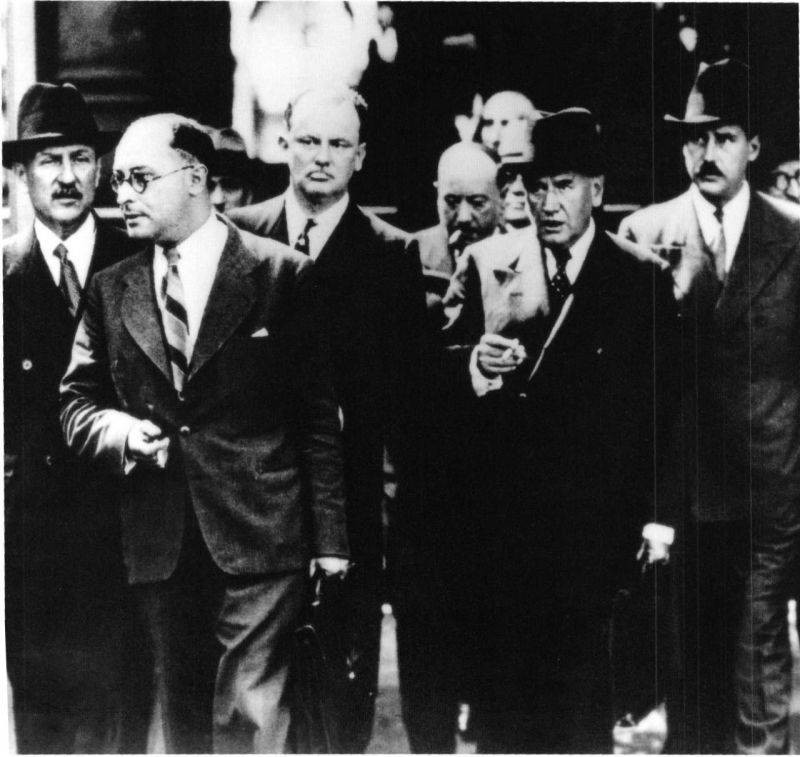 Почему Англия и Франция действовали в интересах Гитлера и США